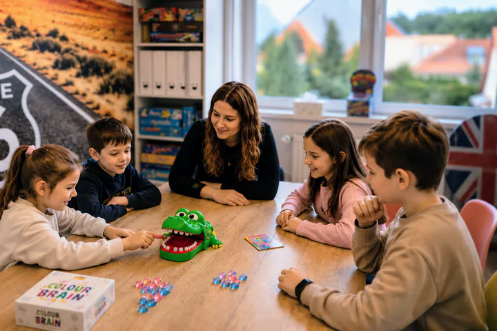Dzieci uczące się angielskiego podczas zajęć Ling King